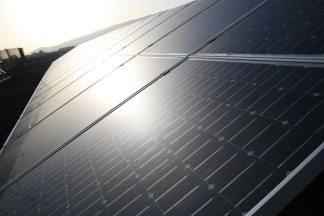 Vernon school district OKs solar panels