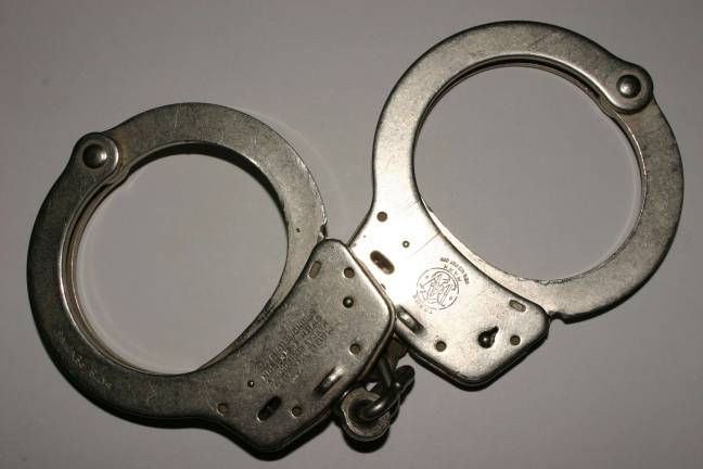 Burglar found hiding in ceiling of Frank’s Pizzeria Burglar found hiding in ceiling of Frank’s Pizzeria