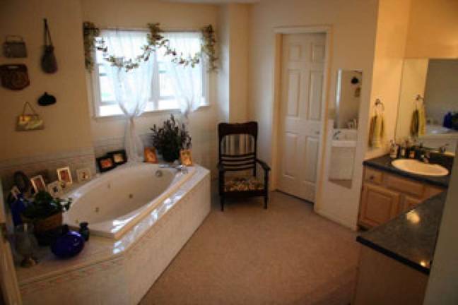 Best-priced 4BR home awaits in Vernon Best-priced 4BR home awaits in Vernon