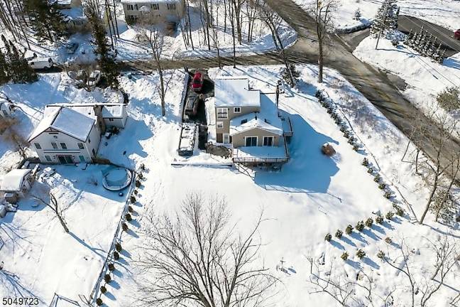 This lakefront home feels like a retreat This lakefront home feels like a retreat