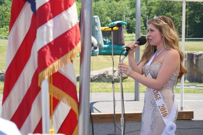 Miss Wantage Kelly Wask sings &quot;The Star Spangled Banner&quot; during the Wantage Day opening ceremonies.