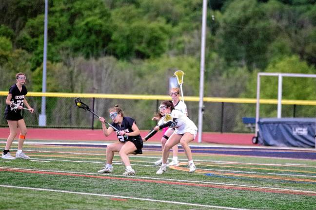 Sports roundup: Janus places 4th in state sectionals <b>VL2 Vernon's Emma Lally carries the ball with her crosse as she maneuvers. She scored her team's first goal of the game in the first period.</b>