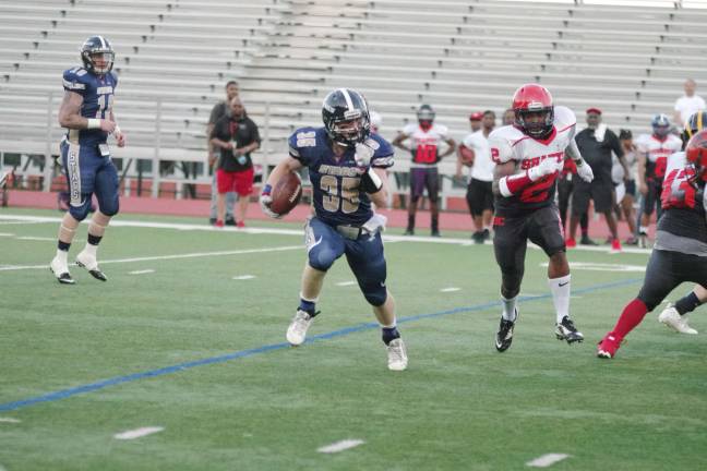 Stags running back Sean Roth with the ball.