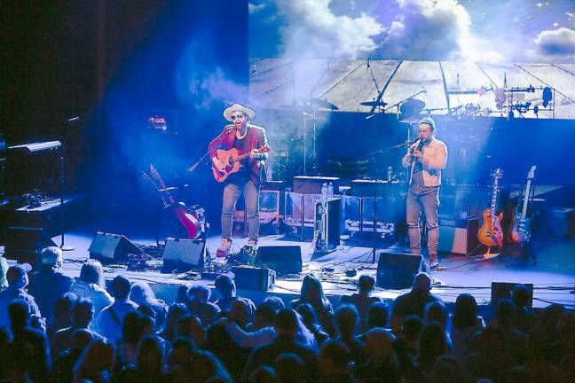 Uprooted Duo Show featuring Michael Glabicki of Rusted Root (left) with Dirk Miller (right) (Photo by Nicole Rochelle)