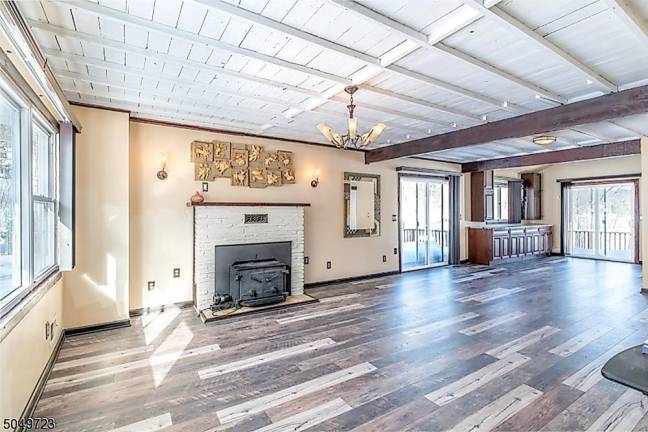 This lakefront home feels like a retreat This lakefront home feels like a retreat