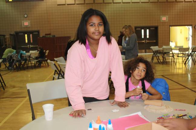 Volunteer Selena Torres and Renee Denay Jones.