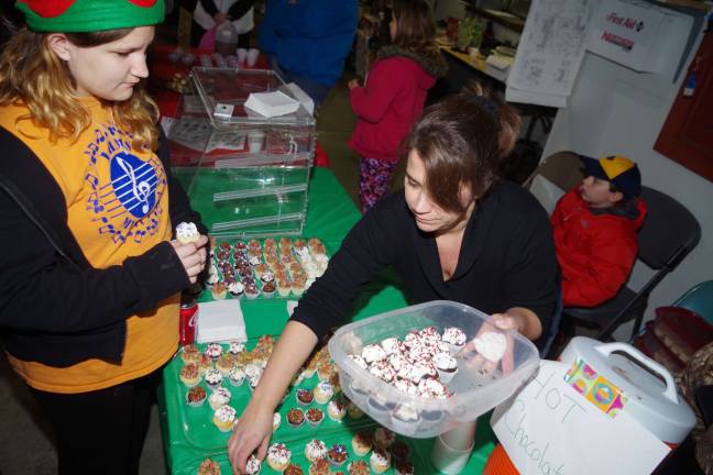 Vernon holds annual tree lighting Free pastries and hot chocolate were available as well.