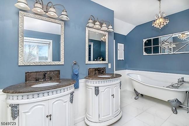 This lakefront home feels like a retreat This lakefront home feels like a retreat