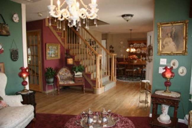 Best-priced 4BR home awaits in Vernon Best-priced 4BR home awaits in Vernon