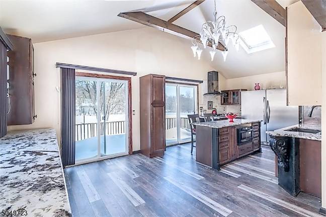 This lakefront home feels like a retreat This lakefront home feels like a retreat