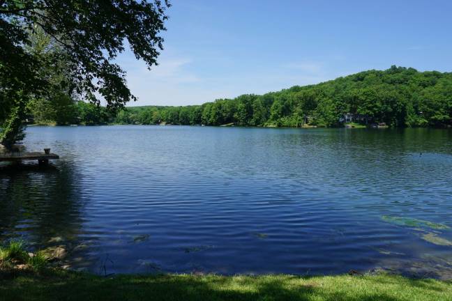 Photos by Vera Olinski Lake Neepaulin is a hot-button issue for residents of Wantage Township.