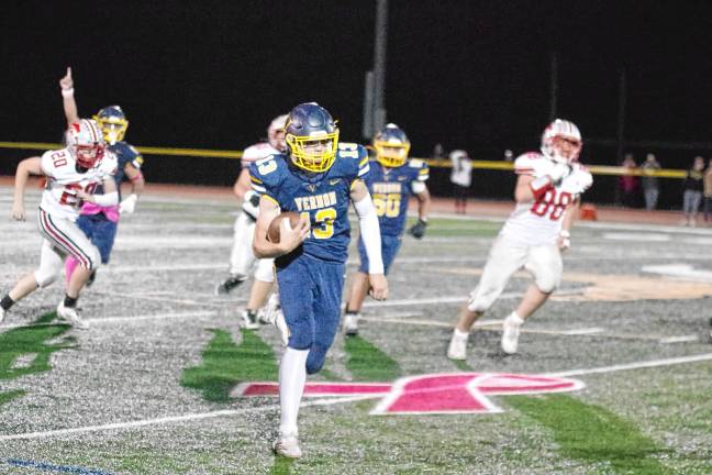 Football roundup: Vikings slay Wildcats, 35-28 <b>Vernon quarterback Nathaniel Kimkowski (13) is on the move in the open field. </b>
