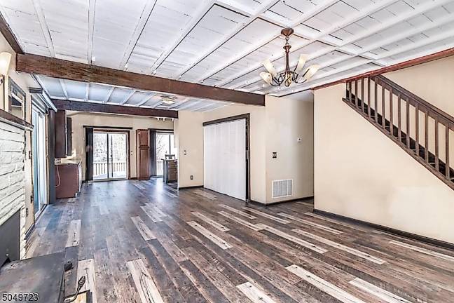 This lakefront home feels like a retreat This lakefront home feels like a retreat