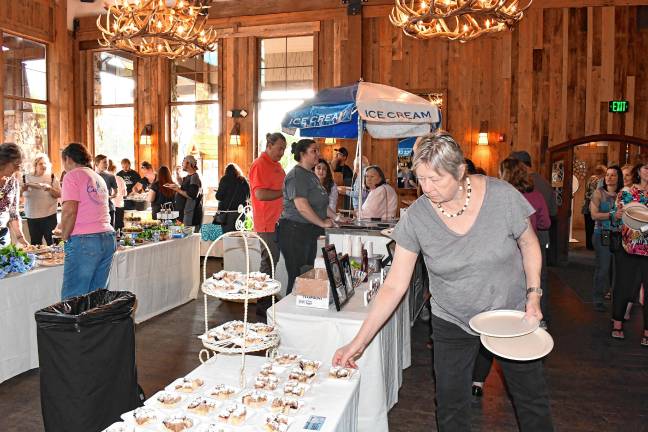225 attend Taste of Vernon 225 attend Taste of Vernon