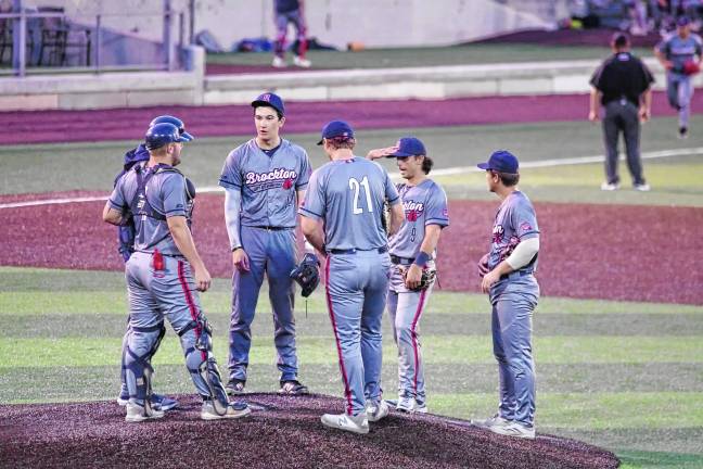 UPDATED: Miners make playoffs <b>The Brockton Rox meet on the pitchers mound.</b>
