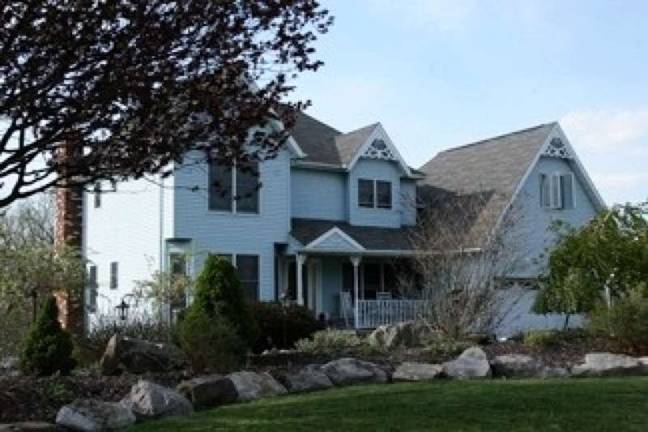 Best-priced 4BR home awaits in Vernon Best-priced 4BR home awaits in Vernon