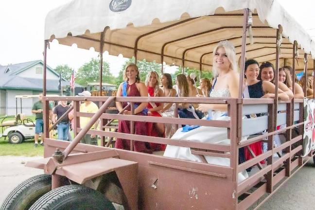 Queen of the Fair contestants take a ride through the fair before the pageant (Photo by Sammi Finch)