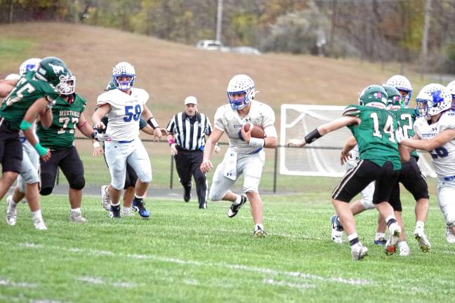 Wildcats claw Patriots, 35-6 <b>Kittatinny quarterback Jack Brex carries the ball. He threw two touchdown passes.</b>