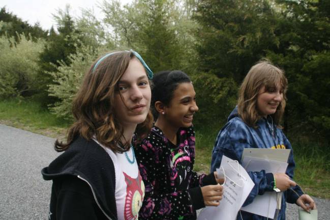 Poetry al fresco On the road to post poetry, from left: Audrey Halatin, Aila Altunbilek and Alexis Bell. Photo by Alex Carver