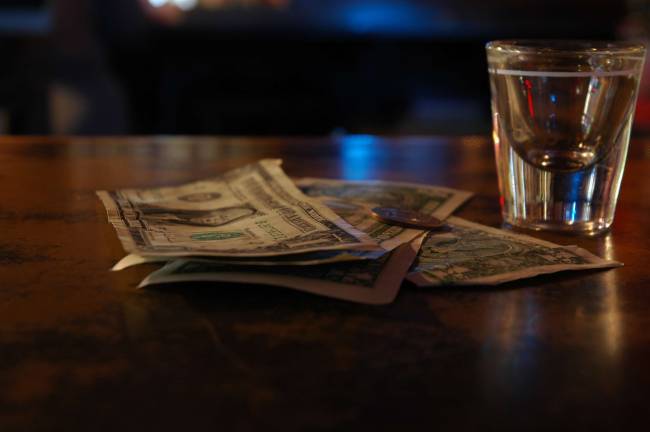 Alcohol servers: Are your tips certified? Alcohol servers: Are your tips certified?