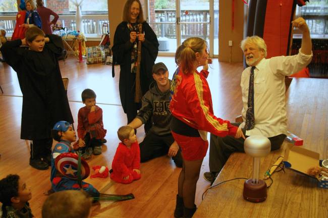 At right, The Mad Scientist Scott Smolder shows Viktoria VanNess, 9, that it&#xfe;&#xc4;&#xf4;s really static electricity that makes your hair stand on end.