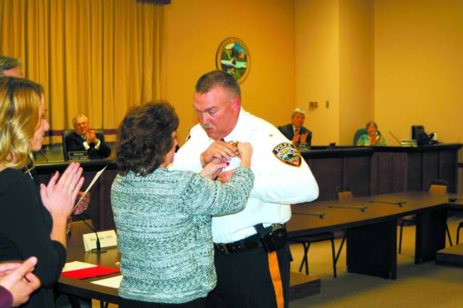 Vernon swears in 4th police chief in township history Photo by Mike Zummo New Vernon Township police chief Arthur Randy Mills has his shield of office pinned on by his wife, Irene, at the Nov. 14 Township Council meeting.