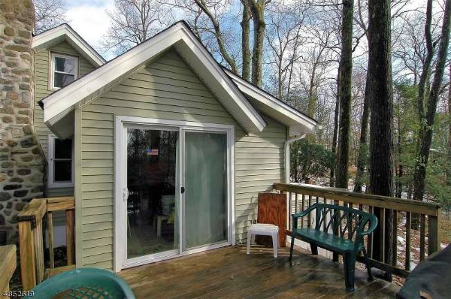 Charming home has great location Charming home has great location