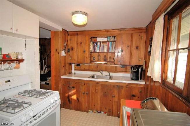 Charming home has great location Charming home has great location