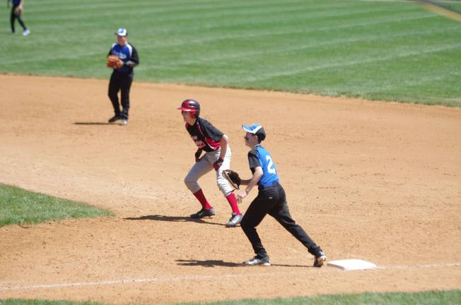 Sussex Wantage runner Matt Dragon leads off first base.