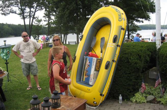 A family considers purchasing a new raft.