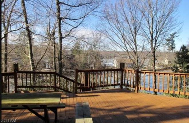 Become a lakefront homeowner Become a lakefront homeowner