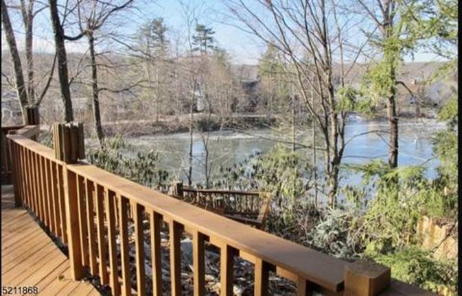 Become a lakefront homeowner Become a lakefront homeowner