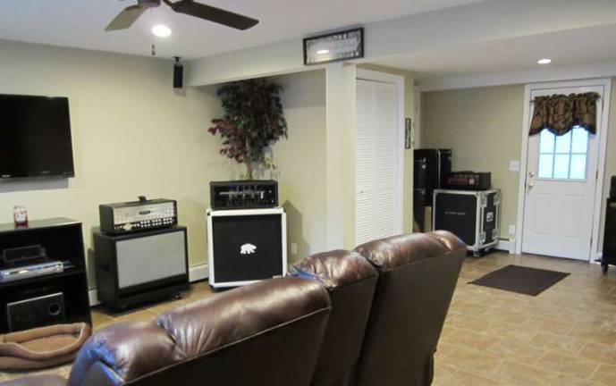 Renovated ranch in Vernon Valley Lake awaits new owner Renovated ranch in Vernon Valley Lake awaits new owner