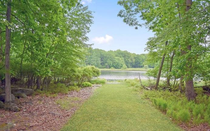 Elegant five-bedroom lakefront colonial is an entertainer’s dream Elegant five-bedroom lakefront colonial is an entertainer’s dream