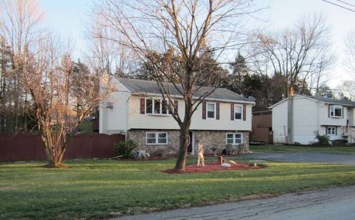 Renovated ranch in Vernon Valley Lake awaits new owner Renovated ranch in Vernon Valley Lake awaits new owner