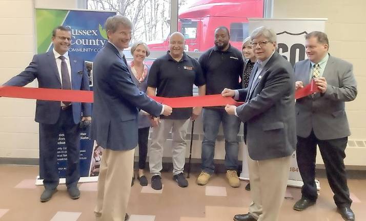 SCCC teams up with academy to offer CDL courses SCCC teams up with academy to offer CDL courses