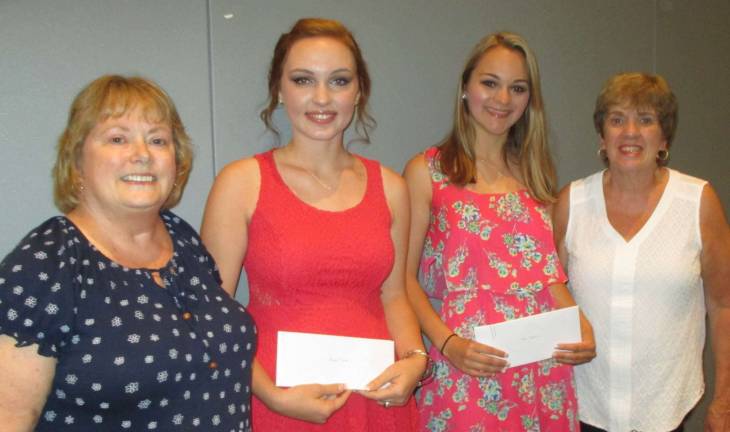Womans Club gives scholarships