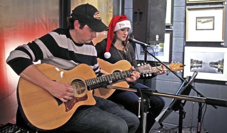 Acoustic duo Jenny and Alex Hoatson of West Orange provided the live entertainment at Art Etc last Saturday evening.