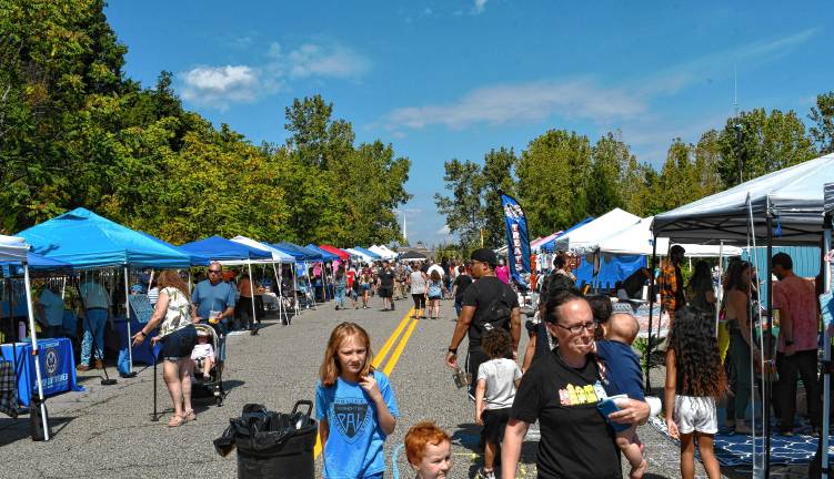 Photos: Vernon Street Fair <b>The Vernon Chamber of Commerce’s 11th annual Vernon Street Fair is set up on Main Street on Saturday, Sept. 13. (Photos by Maria Kovic)</b>