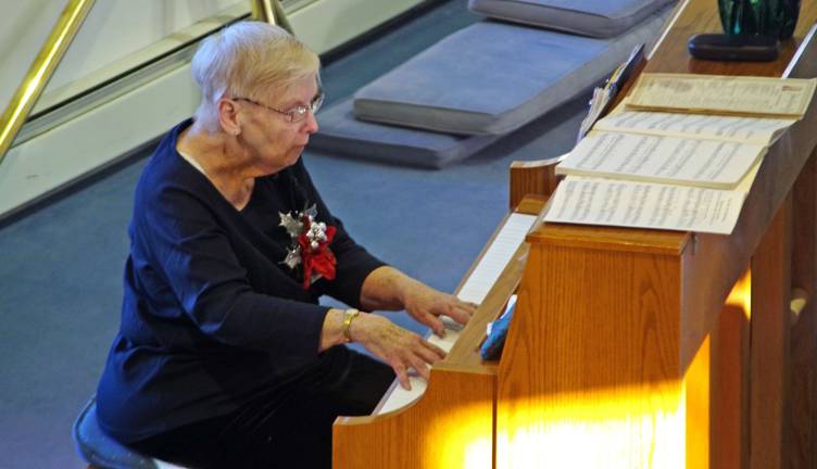 Eleanore Hewitt O&#xfe;&#xc4;&#xf4;Mara performed on the piano. O&#xfe;&#xc4;&#xf4;Mara has been the accompanist for the group&#xfe;&#xc4;&#xf4;s entire 25 years.