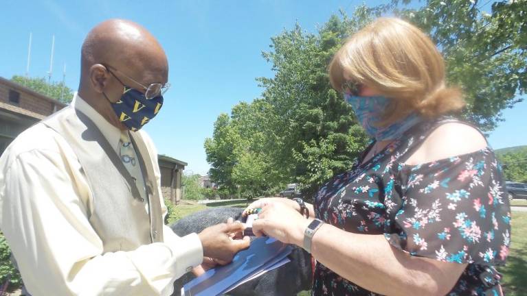 Simone Kraus presents the Pride Award to Vernon Township Mayor Howard Burrell. (Photo by Frances Ruth Harris)