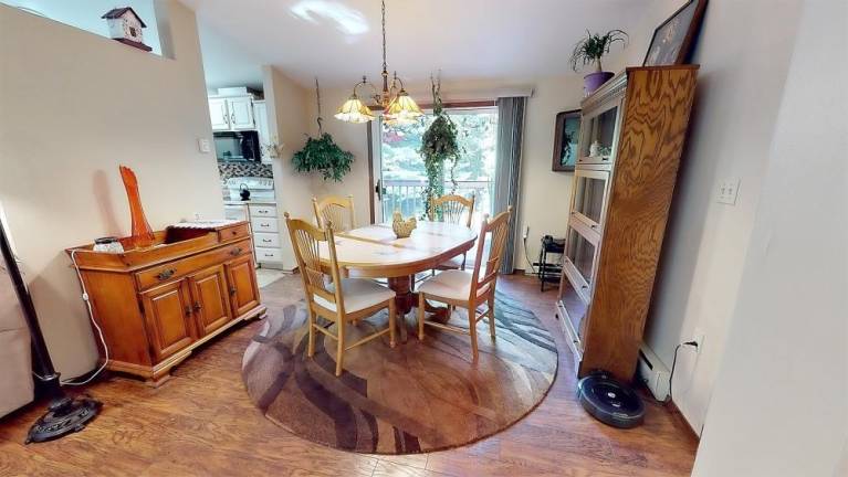 Enjoy nature and easy living in this country home Enjoy nature and easy living in this country home