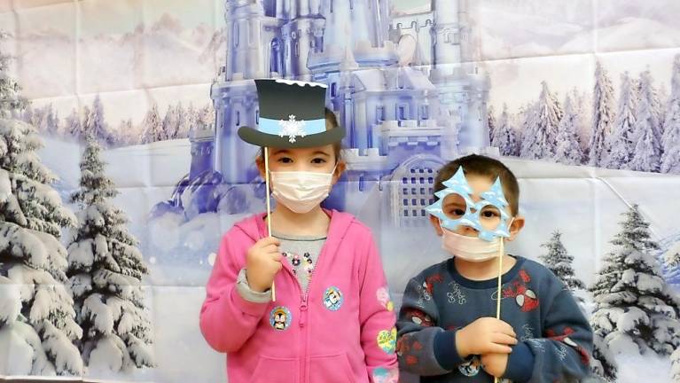 Students chill with friends at Cedar Mountain’s ‘Winter Wonderland’ Winter selfies (Photo provided)