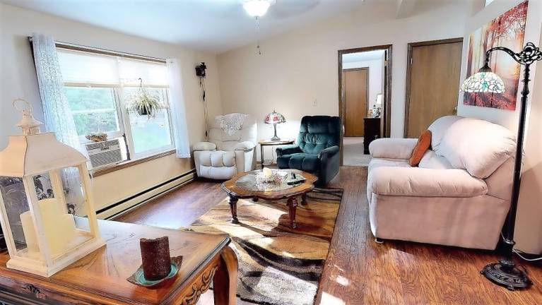 Enjoy nature and easy living in this country home Enjoy nature and easy living in this country home