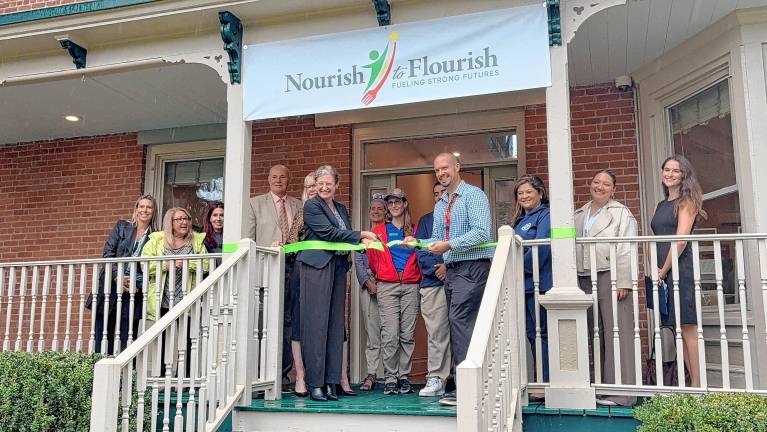 Market-style food pantry opens FP1 Project Self-Sufficiency staff and local leaders officially open the new Nourish to Flourish food pantry Thursday, Sept. 25 in Newton. (Photos by Grace ‘Gray’ Reed)