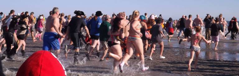 Vernon sisters take part in Polar Plunge