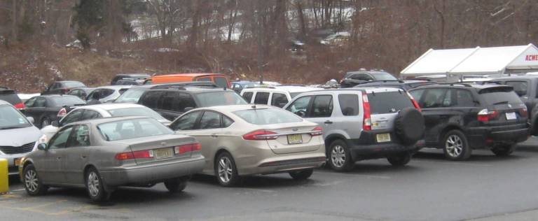 PHOTOS BY JANET REDYKE The full parking lot at the Vernon Acme gives away the crowd of storm shoppers.