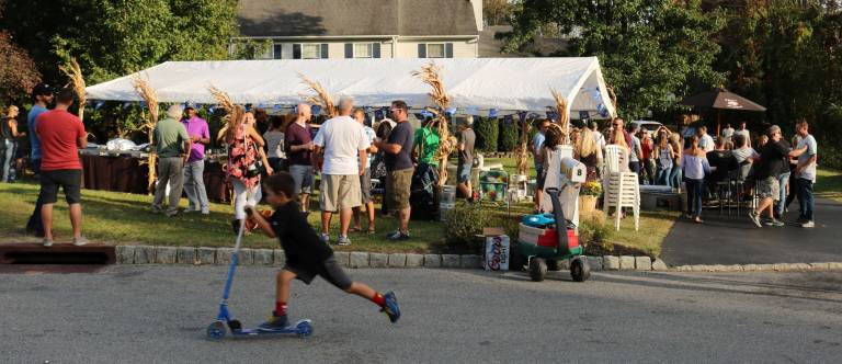 The nice weather on Saturday led to a great turnout at the Glenwood Estates / Colonial Oaks Oktoberfest.