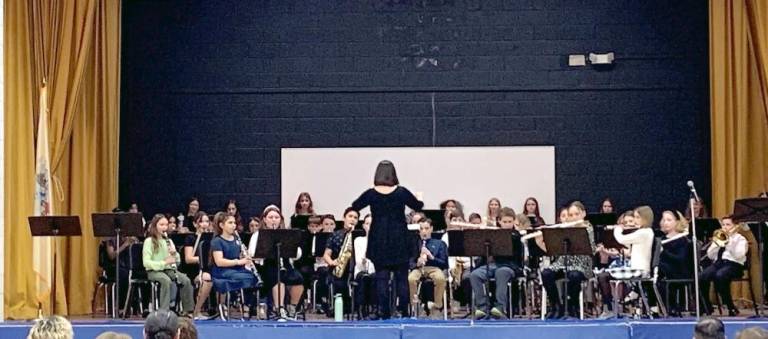 Lounsberry Hollow fifth-grade band students perform