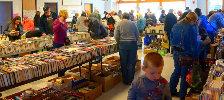 Friends of Library plan used book sale